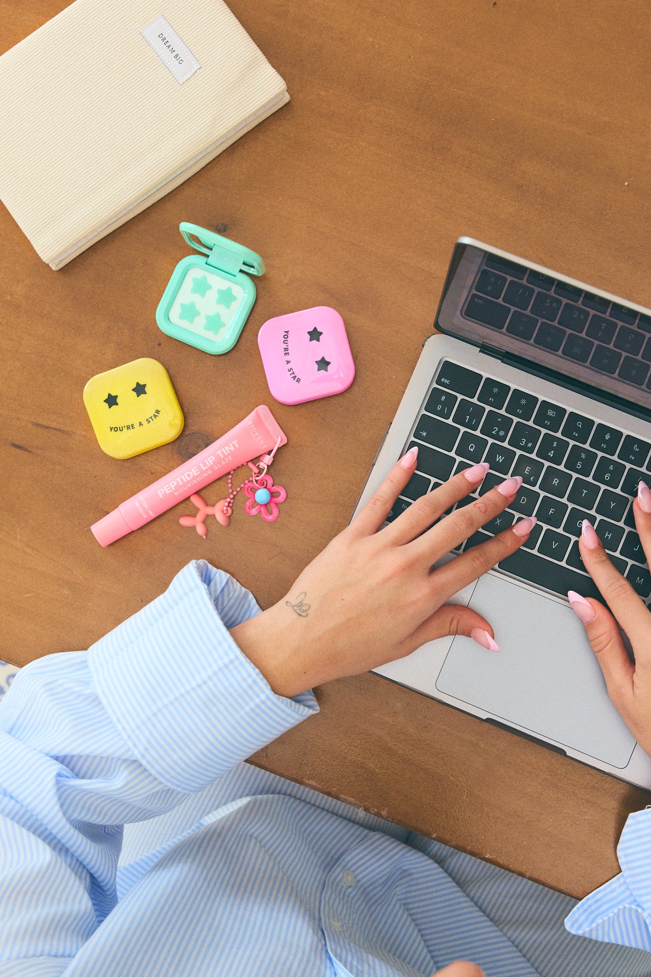 PIMPLE STAR PATCHES & MIRROR CASE Blue Pimple Patches - Anti-Blemish Stars in portable mirror case, 32 patches