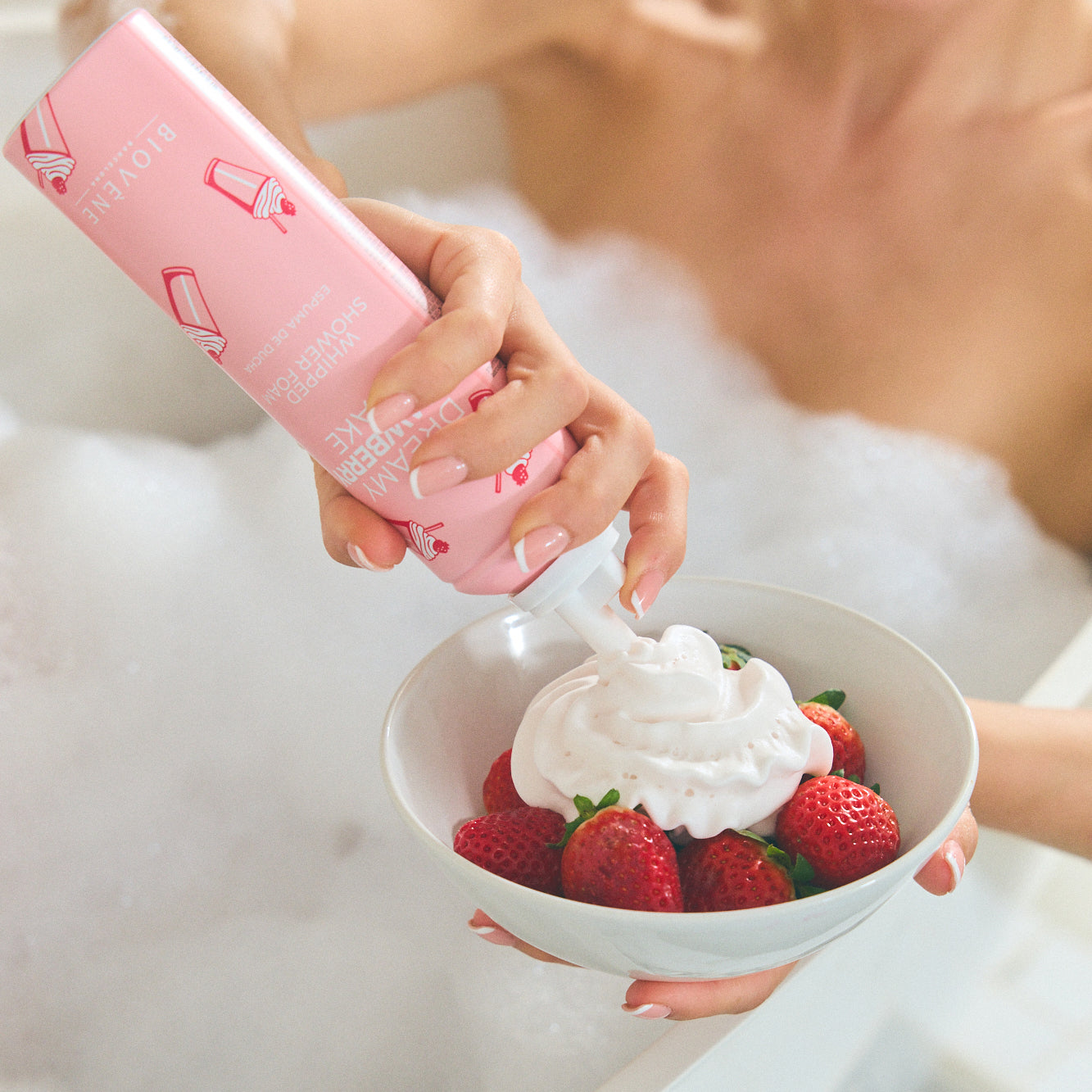 DREAMY STRAWBERRY SHAKE Whipped Shower Foam
